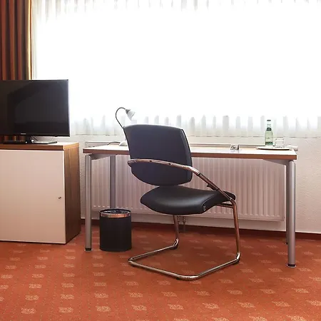 & Restaurant Ernst فندق