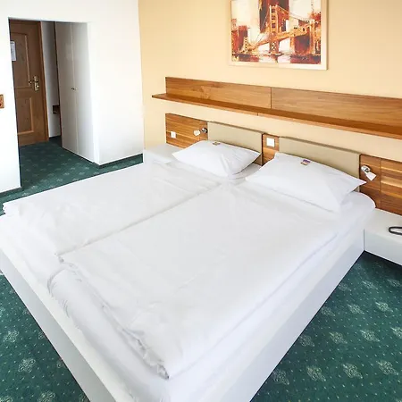 & Restaurant Ernst Hotell